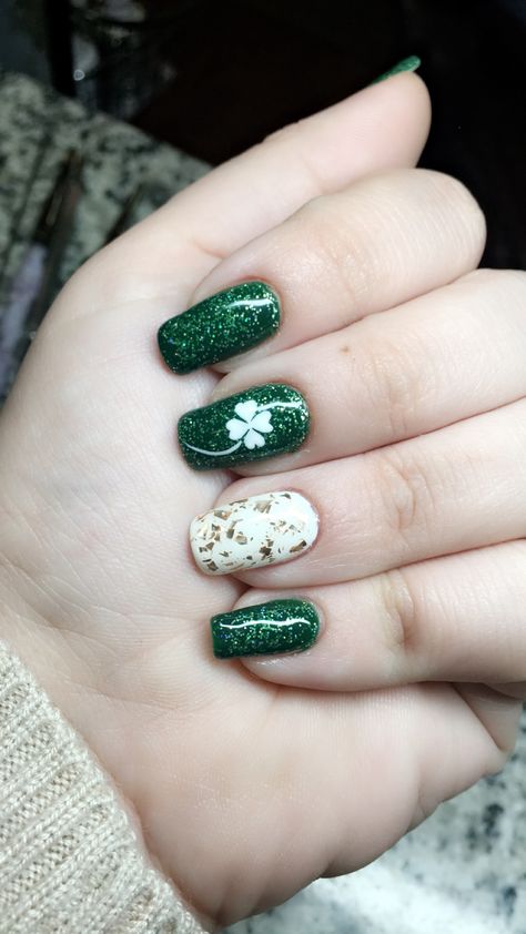 Four Leaf Clover Nail Design, Four Leaf Clover Nails, Celtic Nails, Megan Nails, Saint Patrick Nail, Irish Theme, Saint Patties, Us Nails, Four Leaf