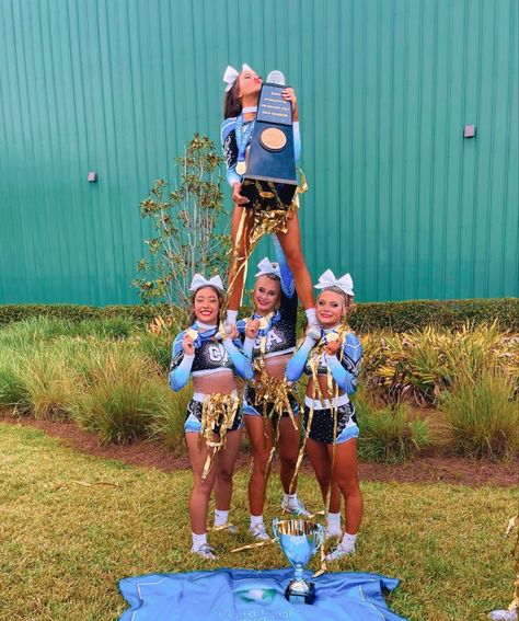 Cheerleading Poses, Cheerleading Party, Sideline Cheer, Cheerleading Quotes, Cheer Routines, Allstar Cheerleading, Cheerleading Photos, Cheerleading Stunt, Cute Cheer Pictures