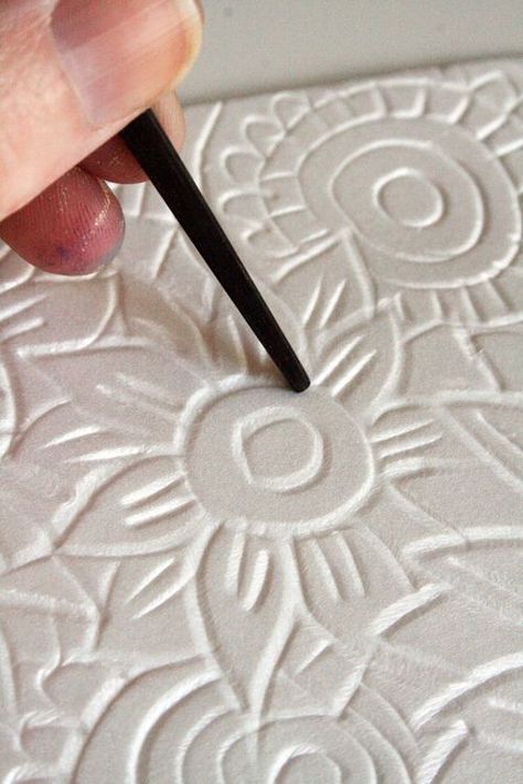 Scratch designs into styrofoam plates to use like rubber stamps - good idea. I'm going to have to try this. One day. Styrofoam Plates, Crafty Craft, Elementary Art, Diy Projects To Try, Art Plastique, Crafts To Do, Rubber Stamps, Diy Art, Art Lessons