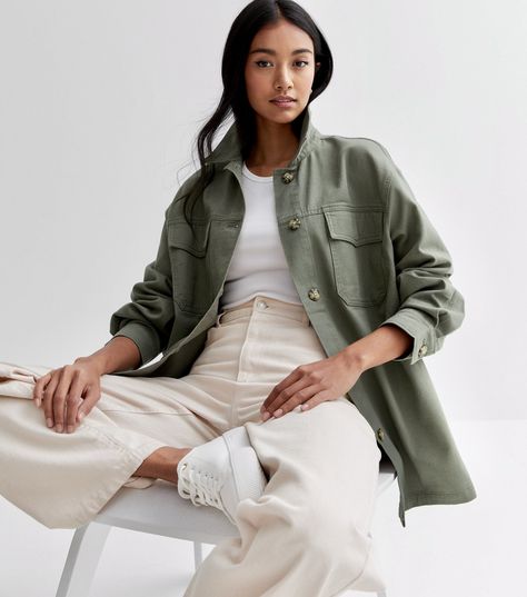 Khaki Overshirt Outfit Women, Overshirt Outfit Women, Weekly Outfit Planner, Overshirt Outfit, Shacket Outfit Women, Overshirt Women, Shacket Outfit, Safari Outfits, Casual Outfit Summer