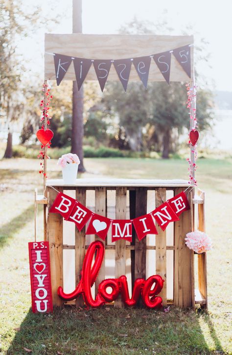 Valentine’s Day Backdrop Photoshoot, Valentines Mini Session Ideas Outdoor, Valentine Photo Booth Ideas, Valentine’s Day Photoshoot Outdoors, Valentine’s Day Photo Booth, Valentines Photoshoot Ideas Outdoors, Valentines Photo Booth Backdrop, Valentine Mini Session Outdoor, Valentines Day Mini Session Outdoors