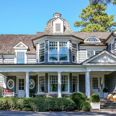 Featured Home: A Cape Cod-Inspired Classic New England Colonial House Exterior, New England Home Exterior, New England Coastal Homes, New England Style Home, England Style Home, Coastal Home Exterior, Cape Cod Interior Design, Cape Cod Exterior, Cape Cod House Exterior