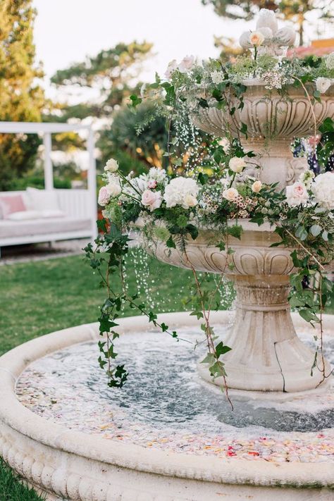 Flower Fountain Wedding, Fountain With Flowers Wedding, Wedding Interesting Ideas, Wedding Water Feature, Graduation Party Garden, Water Fountain With Flowers, Fountain Decor Wedding, Flowers In Fountain Wedding, Flowers Around Fountain