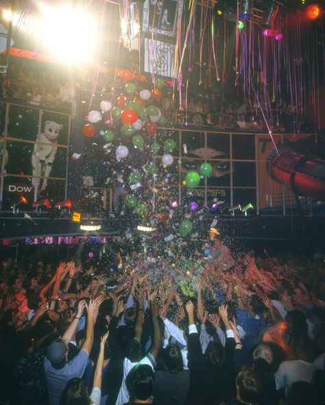 30 Photos That Show Just How Insane The '90s Club Scene Really Was 90s Night, Michael Alig, Techno Style, Party Night Club Aesthetic, Night Club Aesthetic, Club Scene, Nina Hagen, Club Aesthetic, Party Night Club