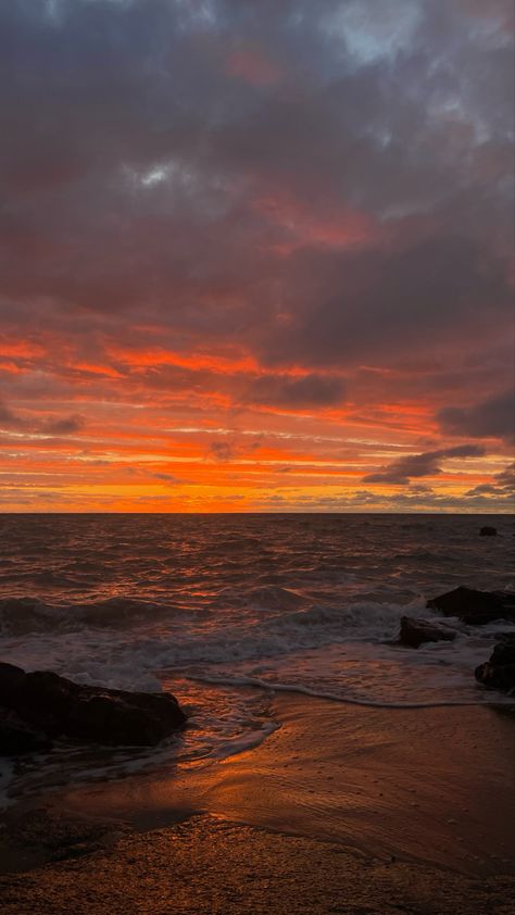 Nature Aesthetic Pictures, Background Landscape, Beach Sunset Wallpaper, Sky Pictures, A Breath Of Fresh Air, Look At The Sky, Pretty Landscapes, Sky View, Sunset Wallpaper