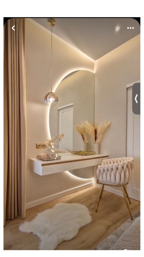 Inspiração Bedroom Vanity Ideas Makeup Desk, White Gold Bedroom, Modern Dressing Table Designs, Modern Dressing Table, Modern Dressing Room, Gold Rooms, Cat Wall Furniture, Gold Furniture, Dressing Table Design