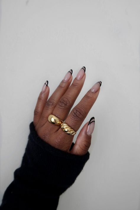 Black Outlined Nails, Outline Nail Design, Line Design Nails, Nail Designs 2023 Trends, Fall Nail Colours, Outline Nails, Beyonce Nails, Best Fall Nails, Fall Nails 2023