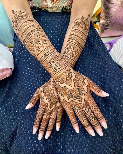 Best 25+ Raksha Bandhan Mehndi Design 4 Henna Designs Easy Simple, Henna Main, Easy Simple Mehndi Designs, Latest Mehndi Designs Wedding, Round Mehndi, Arabic Bridal Mehndi Designs, Henna Designs Palm, Palm Henna Designs, Mehndi Ideas