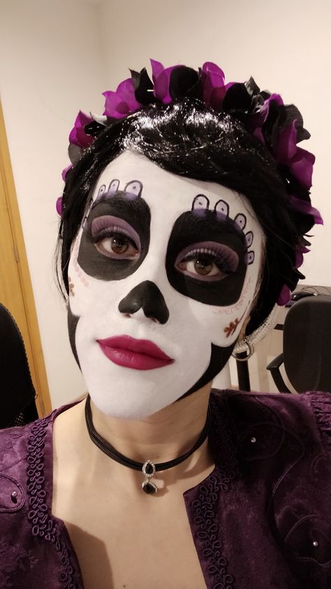 Maquillaje Make up Mama Imelda COCO. Dia de los muertos Mama Imelda Makeup, Coco Makeup Disney, Mama Imelda Costume, Mama Imelda Coco, Coco Makeup, Trajes Halloween, Coco Costume, Dead Makeup, Sugar Skull Makeup