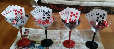 Poker themed center pieces! !!! Casino Theme Party Prizes, Casino Table Decorations, Casino Centerpieces Ideas, Casino Themed Centerpieces, Casino Birthday Party, Vegas Theme Party, Casino Birthday, Las Vegas Party, Jello Shot