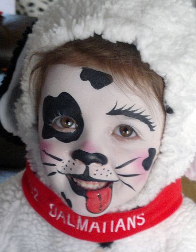 Dalmatian Face Painting and costume | Flickr - Photo Sharing! Dalmatian Face Paint Kids, Dalmatian Makeup Women, Dalmatian Face Paint, Dalmatian Costume Makeup, Dalmation Face Paint, Dog Face Paint, Puppy Face Paint, Dalmation Costume, Dog Face Paints