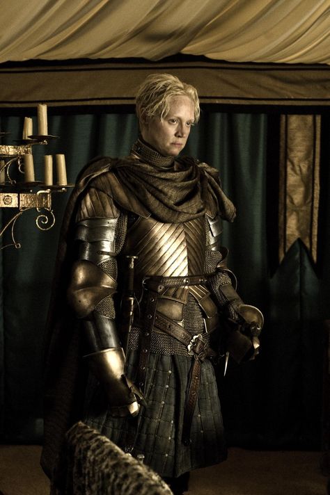 Brienne of Tarth | 17 Beautiful Photos From "Game Of Thrones" Season 2 Lady Brienne, Game Of Thrones Pictures, Stephen Dillane, Gwendolyn Christie, Game Of Thrones Costumes, Game Of Thrones Series, Brienne Of Tarth, Game Of Thrones Tv, Female Armor