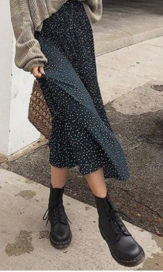 Midi Skirt Outfit Doc Martens, Long Skirt Outfits For Autumn, Maxi Skirt With Doc Martens, Long Dress With Doc Martens, Long Skirt Doc Martens Outfit, Doc Martens Outfit Dress, Doc Marten Boots Outfit, Black Doc Martens Outfit, Doc Martens