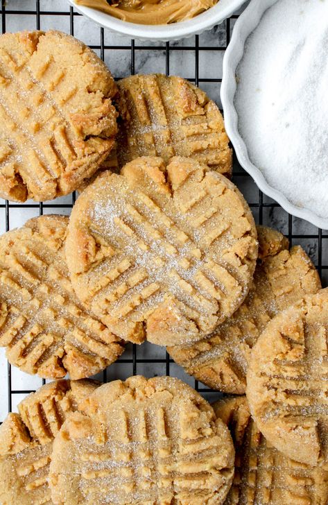 Peanut Butter Sugar Cookies My Messy Kitchen, Crispy Peanut Butter Cookies, Peanut Butter Sugar Cookies, Butter Kitchen, Easy Delicious Cookies, Pb Cookies, Breakfast Cupcakes, Butter Sugar Cookies, Salty Treats