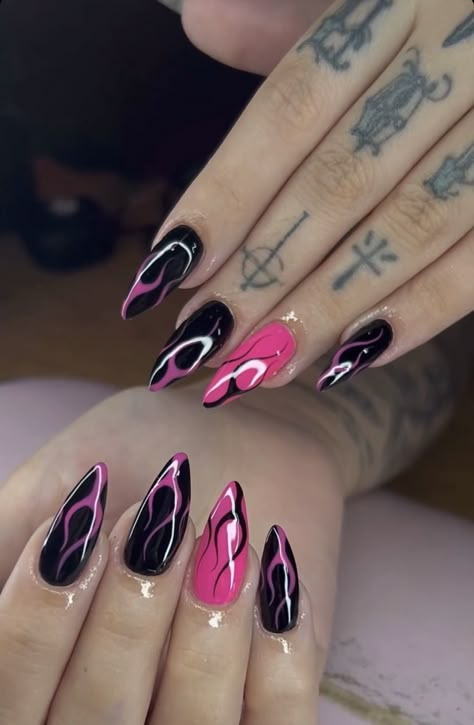 Gel Nails Black And Pink, Pink And Black Bat Nails, Almond Acrylic Nails Designs Edgy, Gothic Barbie Nails, Black And Magenta Nails, Starfire Inspired Nails, Pointed Nail Ideas, Pink Gothic Nails, Black And Pink Chrome Nails