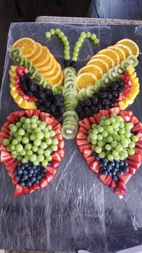 Easter Fruit And Cheese Platter, Fairy Fruit Platter, Owl Fruit Platter, Fruit Plates Ideas Presentation, Bumble Bee Fruit Tray, Summer Fruit Platter Ideas, Butterfly Fruit Platter, Easter Fruit Platter, Butterfly Fruit Tray