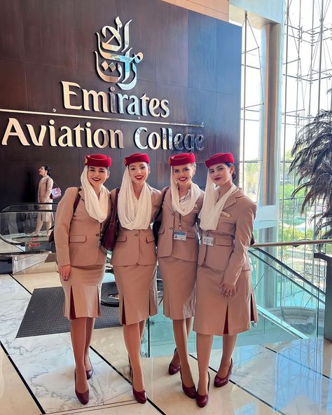 Emirates Aviation College, Flight Attendant Emirates, Air Hostess Aesthetic, Emirates Flight Attendant, Flight Attendant Aesthetic, Job Dream, Air Hostess Uniform, Become A Flight Attendant, Cabin Crew Jobs