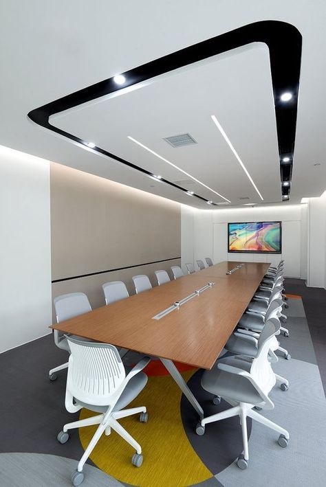 False ceiling design for office & shops ideas and styles Office Ceiling Design, Meeting Room Design Office, Conference Room Design, Meeting Room Design, Office Ceiling, Office Decor Professional, Office Interior Design Modern, Ceiling Design Modern, Modern Office Design