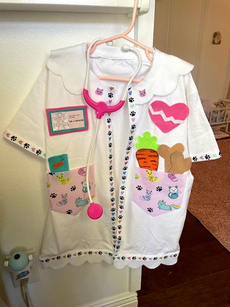 Vet Career Day Costume, Diy Vet Costume Kids, Diy Vet Costume, Diy Career Day Costumes, Diy Career Day Costumes For Kids, Career Dress Up Day For Kids, Career Day Costumes For Kids, Career Day Costumes, Diy Nurse Costume