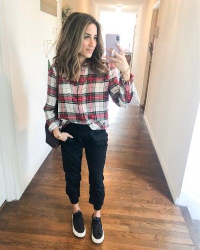 Plaid Shirt And Joggers Outfit, Joggers And Flannel Outfit, Boyfriend Shirt Outfits, Joggers Outfit Women, Flannel Outfits, Check Shirts, Joggers Black, Joggers Outfit, Plaid Outfits