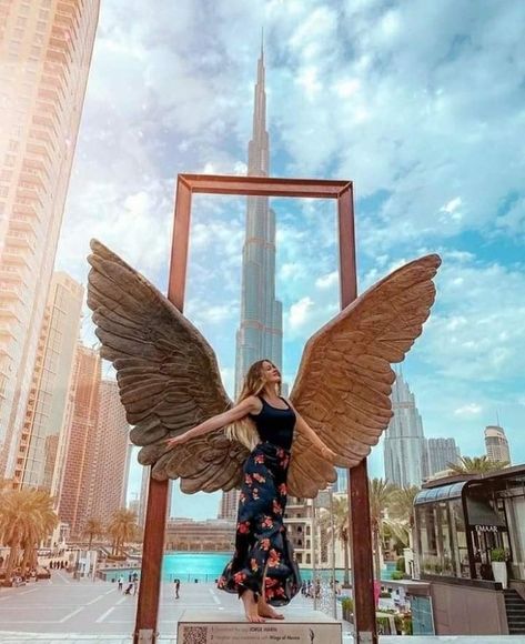 Dubai Picture Ideas, Dubai Instagram Pictures, Dubai Photoshoot, Dubai Frame, Pose Photography, Travel Pose, Dubai Holidays, Dubai Vacation, Dubai Aesthetic