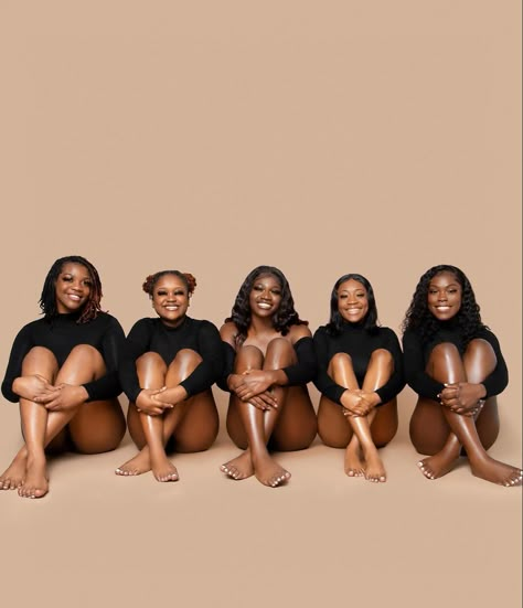 Black Women Empowerment Photoshoot, Brand Ambassador Photoshoot Ideas, 5 Person Photoshoot, Female Group Photoshoot, Friends Photoshoot Black Women, Girlfriend Photoshoot Ideas, Black Sisters Photoshoot, Creative Group Photoshoot Ideas, Group Photoshoot Ideas Black People