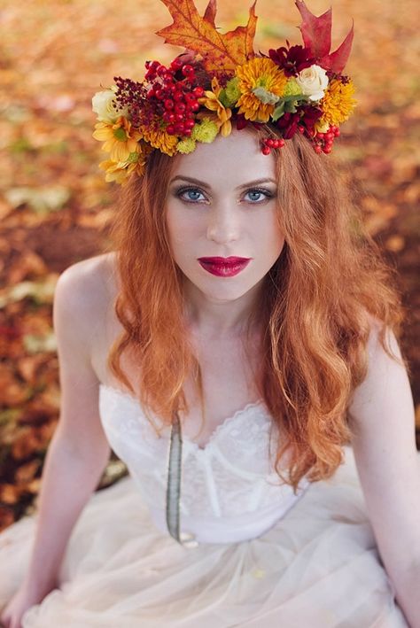 Fall Wedding Hairstyles Fall Flower Crown, Woodland Wedding Inspiration, Fall Wedding Makeup, Fall Wedding Photography, Autumn Weddings, Autumn Bride, Fall Flower, Long Red Hair, Fall Wedding Flowers