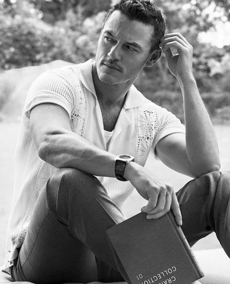 Luke Evans Luke Evans Black And White, Luke Evans Actor, Marine Vacth, Jon Kortajarena, Luke Evans, Wolf Pack, Black And White Portraits, Sandbox, Happy Weekend