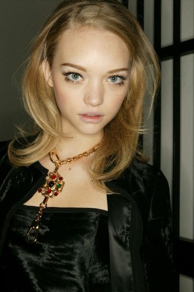 Alena Shishkova, Gemma Ward, Models Backstage, Under Your Spell, Model Aesthetic, Runway Models, Milan Fashion Week, Maquillaje De Ojos, Pretty Woman