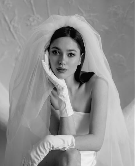 Bride Photoshoot Studio, Photography Ideas Black And White, Bridal Styled Shoot, Korean Wedding Photography, Foto Wedding, Wedding Portrait Poses, Bride Photoshoot, Creative Photoshoot, Bridal Poses