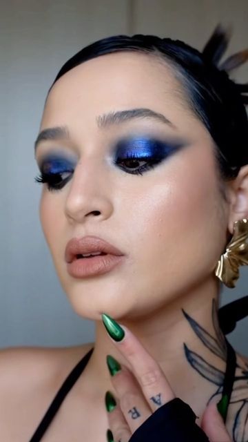 Blue Chrome Eyeshadow, Chrome Eyeshadow Look, Chrome Eyeshadow, Sparkly Makeup, Blue Chrome, Slay Queen, Prom 2024, Makeup Idea, Eyeshadow Looks