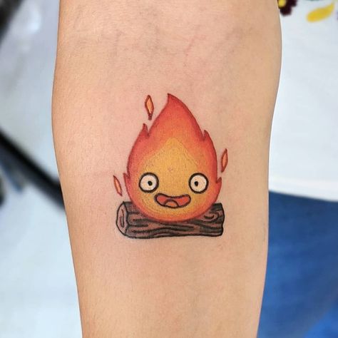 Calcifer Tattoo, Howl's Moving Castle Tattoo, Tatuaje Studio Ghibli, Studio Ghibli Tattoo, 하울의 움직이는 성, Castle Tattoo, Ghibli Tattoo, Street Tattoo, Flame Tattoos