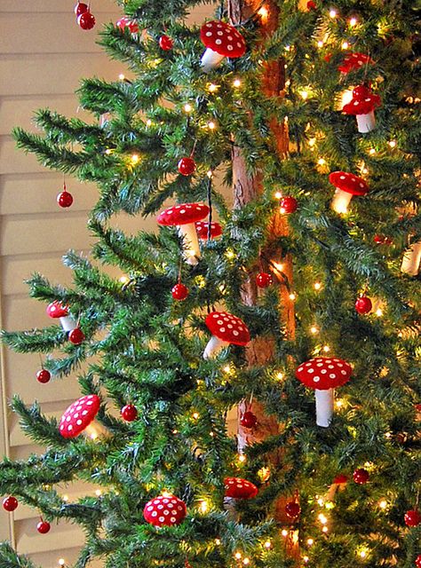 felt mushrooms made with felt "tube" and two circles of felt and cardboard circle same size as smaller circle. Woodland Christmas Decor, Christmas Traditional, Christmas Videos, Felt Mushroom, Xmas Trees, Christmas Memories, Twinkling Lights, Woodland Christmas, Aesthetic Christmas