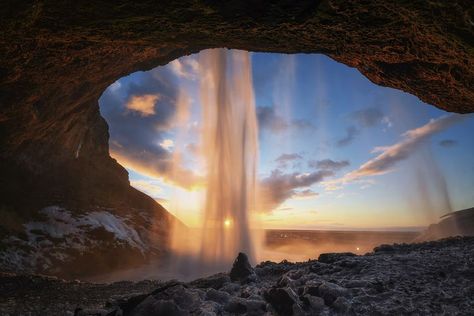 Honeymoon Iceland, Iceland Photo Ideas, Iceland Places, Iceland Bucket List, Ice Land, Over The Clouds, Iceland Summer, Seljalandsfoss Waterfall, Iceland Photos