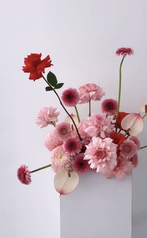 Modern Valentines Flowers, Modern Floral Bouquets, Pink Red Flower Arrangement, Pink And Red Floral Arrangements, Red Pink Flower Arrangements, Light Pink Flower Arrangements, Pink And Red Flower Arrangements, Red And Pink Flower Arrangements, Pink Arrangements