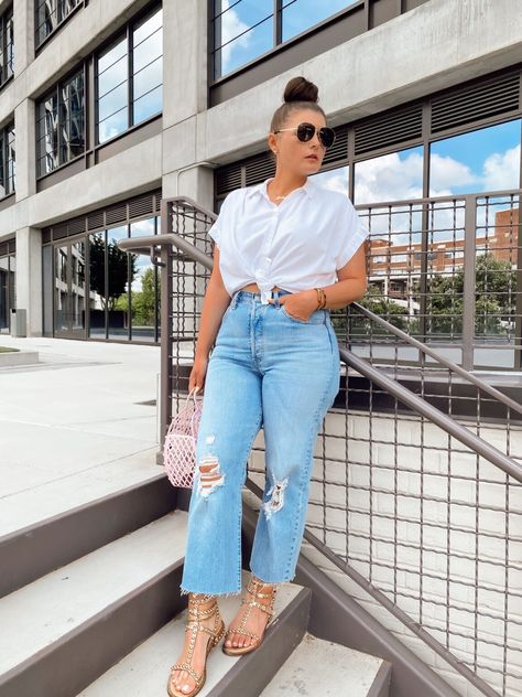 10 DENIM (& white) SUMMER OUTFIT IDEAS Plus Size Brunch Outfit Summer, Midsize Clothing, White Denim Outfit, La Outfit, Julia Marie, Casual Brunch Outfit, Body Board, Brunch Outfit Winter, Brunch Outfit Spring