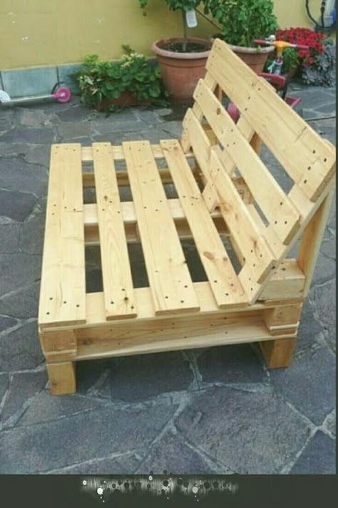 Pallet Furniture Designs, Pallet Garden Furniture, Pallet Patio Furniture, Pallet Projects Furniture, Pallet Patio, How To Waterproof Wood, Pallet Outdoor, Furniture Plans Free, Pallet Furniture Outdoor