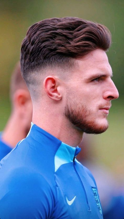 Declan Rice Arsenal, Rice Arsenal, Crew Cut Haircut, Soccer Hair, Undercut Long Hair, Declan Rice, Savage Beauty, Haircut Style, Men Haircut Styles