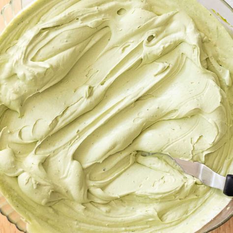 Searching for a stabilized matcha whipped cream for your desserts? Look no further! This whipped cream is stabilized using a bit of cream cheese (no gelatin needed = great for any vegetarians!), which adds such a nice velvety smooth texture. Use it to frost lighter cakes, cupcakes, pipe fun designs, and more! What Is Stabilized... Mint Whipped Cream, Basil Whipped Cream, Matcha Whipped Cream, Cashew Milk Whipped Cream, Whipped Matcha, Donut Icing, Matcha Cookies, Stabilized Whipped Cream, Canned Frosting