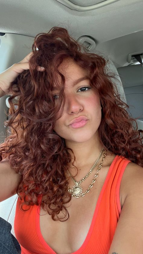 Jessica Ortiz Curly Hair Fall Color, Ginger Brown Curly Hair, Dark Ginger Curly Hair, Red Brown Curly Hair, Red Hair Curly Hair, Red Hair Curly, Jessica Ortiz, Curly Hair Red, Dyed Curly Hair