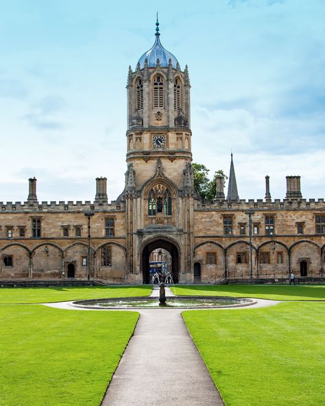 Oxford University England, Christ Church Oxford, Oxford Town, University In England, Oxford College, Study In London, Adventure Landscape, Oxford England, Uk Universities