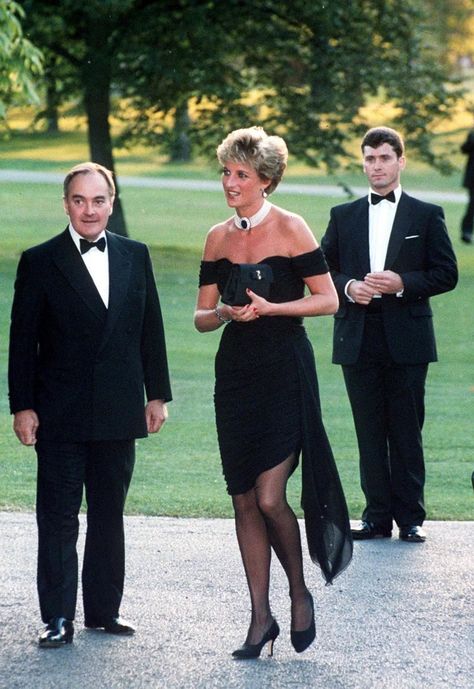 Chanel Little Black Dress, Princess Diana Revenge Dress, Revenge Dress, Princess Diana Dresses, Givenchy Dress, Princess Diana Fashion, Mode Chanel, Diana Fashion, Sarah Ferguson