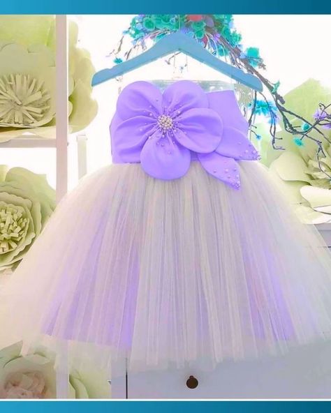 Big Flower Dress, Baby Girl Frock Designs, Birthday Princess Dress, Western Girl Outfits, First Birthday Dress, Simple Birthday Decorations, Baby Party Dress, First Birthday Dresses