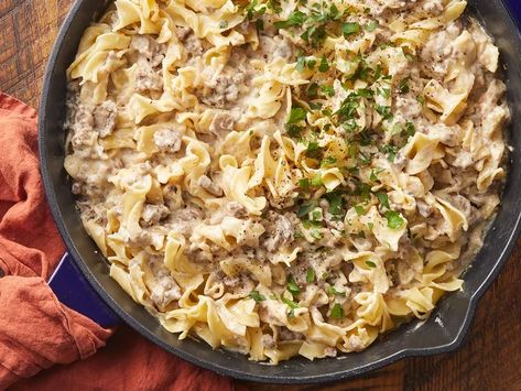 Quick and Easy Hamburger Stroganoff Recipe Hamburger Stroganoff Recipe, Hamburger Stroganoff, Beef Stroganoff Recipe, Beef Stroganoff Easy, Ground Beef Stroganoff, Easy Hamburger, Stroganoff Recipe, Beef And Noodles, Beef Stroganoff