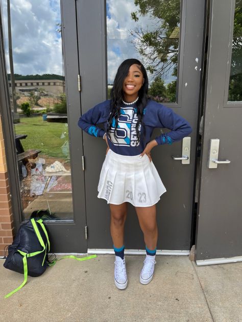 8th Grade Pictures, Skirt With Tennis Shoes, 8th Grade Graduation Outfit Ideas, Senior Skirt, Senior Pictures Outfits, Senior Outfits, Outfits Skirt, 8th Grade Graduation, University Outfit