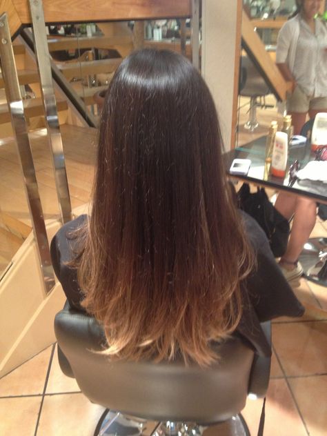 Lighter Ends On Brown Hair, Brown Hair Light Ends, Ombré Brown Hair, Brown Hair With Blonde Ends, Brown Hair Fade, Light Brown Ombre Hair, Ashy Brown Hair, Dip Dye Hair, Brown Ombre Hair