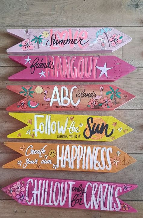 Summer Crafts Aesthetic, Summer Decorations For Home, Deco Surf, Hawaii Party, Beach Room, Directional Signs, Beach Signs, Simple Illustration, Jairzinho