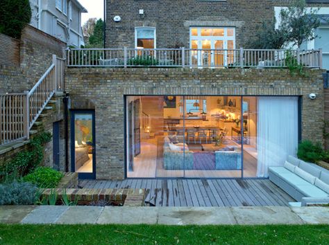 Stunning transformation of a semi-detached Victorian house Walkout Basement Patio, Sunken Patio, Flat Roof Extension, Outdoor Dining Table Setting, Transitional Exterior, Frameless Glass Doors, Contemporary Exterior, House Extension Design, Casa Vintage