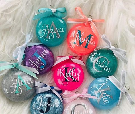 Make Christmas Special, Cricut Ornaments, Harry Potter Christmas Decorations, Monogrammed Christmas Ornaments, Red Christmas Decor, Diy Christmas Ornaments Easy, Fun Christmas Crafts, Christmas Monogram, Handmade Christmas Ornaments