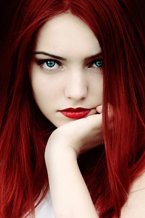 The Deep Red Hair w/ Lips contrasts the ocean blue eyes and pale skin Red Hair And Blue Eyes, Long Red Hair, Redhead Beauty, Red Hair Color, Long Red, Pale Skin, 50 Shades, About Hair, Hair Dos